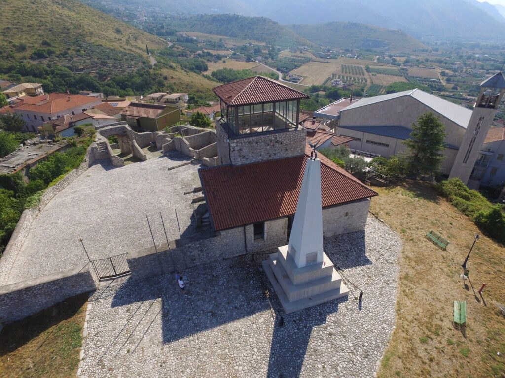 Castello dei Conti d'Aquino e Monumento ai Caduti Polacchi- Facebook @CastelloPiedimonteSanGermano