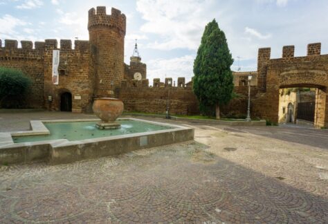 fortificazioni medievali in Piazza Santa Maria a Cerveteri