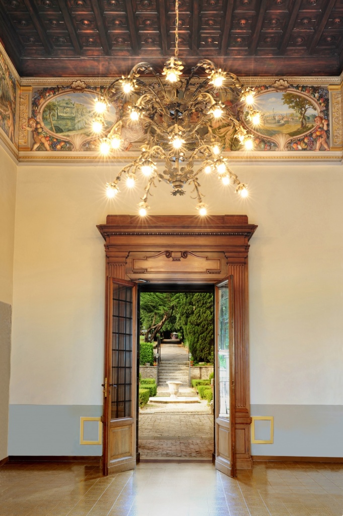interni e vista sul giardino all'italiana di Villa Del Cardinale - retedimorestorichelazio.it