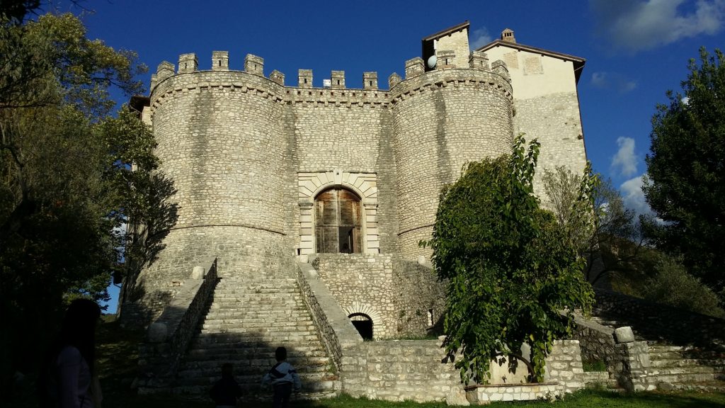 Castello Orsini, facciata - retedimorestorichelazio.it