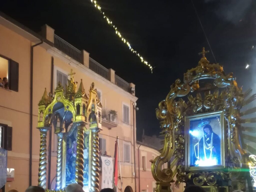 Processione dell'Incontro con Incollatori, i baldacchini - FB @Associazione Fratelli Incollatori di Capena